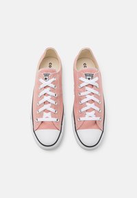 converse corail