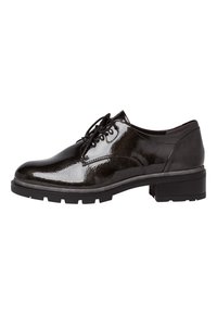 Chaussure oxford en cuir verni noir avec un bout arrondi, un laçage, un dessus texturé et une semelle en caoutchouc noir avec un léger talon.