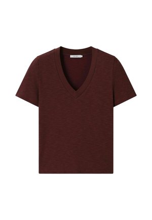T-shirt à manches courtes, col en V, de couleur marron foncé avec une texture unie, posé à plat sur un fond blanc.