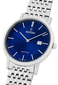 Festina-Uhr mit Zifferblatt aus blauer Saphir, Gehäuse aus silbernem Edelstahl und Milanaise-Armband. Merkmale sind silberne Stundenmarkierungen und ein Datumsfenster.