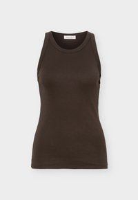 Στενή αμάνικη μπλούζα σε σκούρο καφέ χρώμα με στρογγυλή λαιμόκοψη, παρουσιασμένη πάνω σε ένα απλό ανοιχτόχρωμο φόντο.