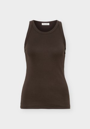 Donkerbruin, nauwsluitend tanktop zonder mouwen met ronde hals, afgebeeld tegen een effen lichte achtergrond.