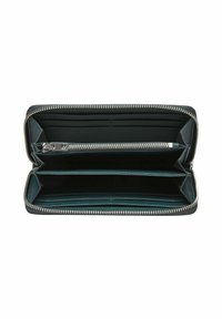 Portfel z zamkiem w ciemnozielonej skórze z wieloma slotami na karty i dwiema przestronnymi przegródkami. Wyposażony w zamknięcie na srebrnym kolorze i gładką teksturę.