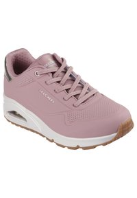 Rosa Sneaker mit perforierten Details, Schnürverschluss, gepolsterter Sohle und Gummilaufsohle. Verfügt über einen erhöhten Absatz und glänzende Akzente auf der Rückseite.