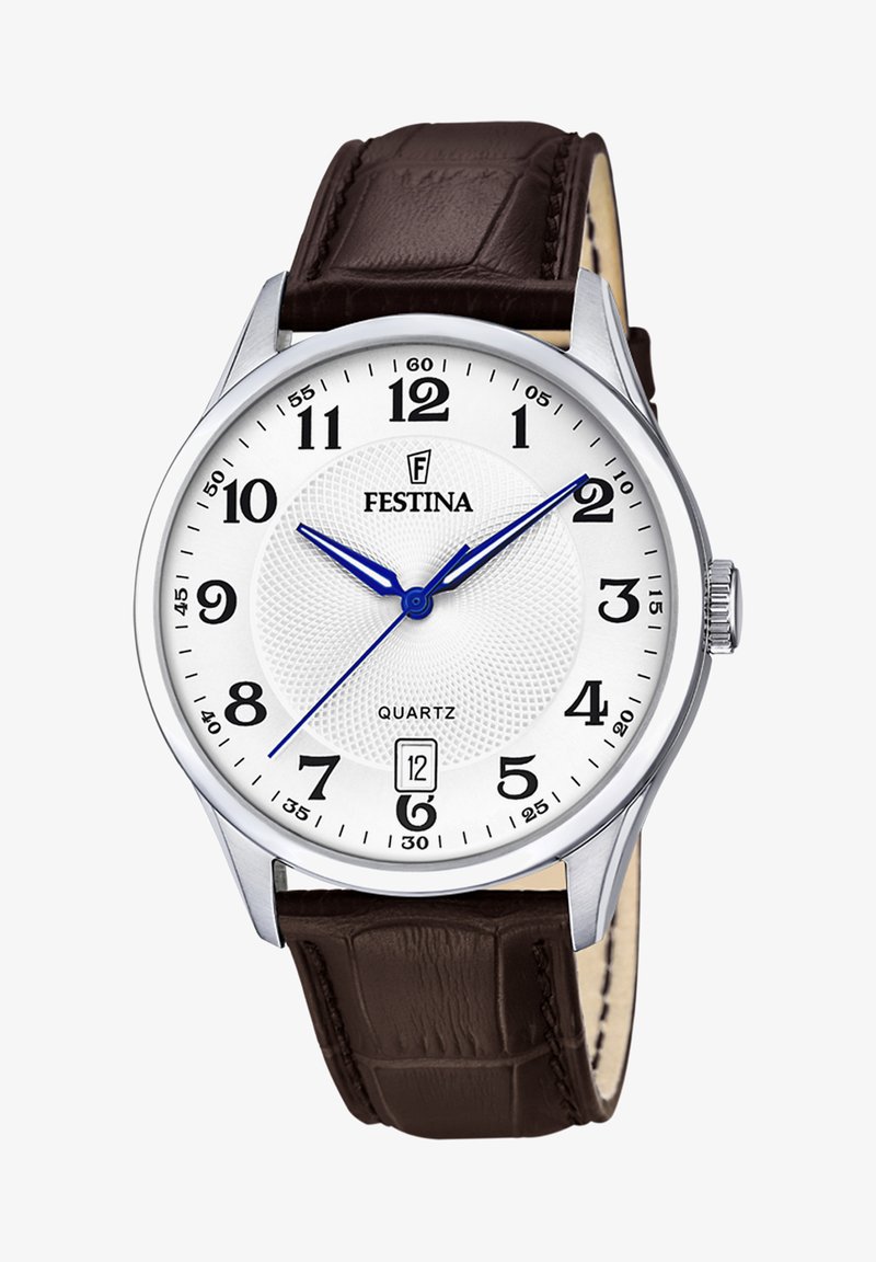 Kvarca pulkstenis ar sudraba toņa korpusu, baltu teksturētu ciparnīcu, zilām rādītāju rokām, melnajiem cipariem un brūnu ādas siksnu ar krokodila tekstūru.