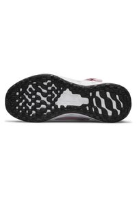 Semelle en caoutchouc noir avec motif texturé, intermédiaire blanc et accents roses ; conçue pour offrir traction et stabilité lors des activités sportives.