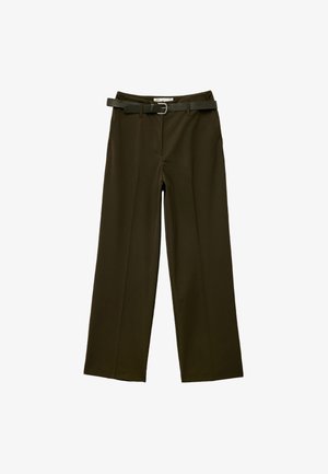 Weite Hose aus dunkelolivgrünem Stoff, mit einem Gürtel mit silberner Schnalle, glatter Textur und maßgeschneiderten frontalen Falten.