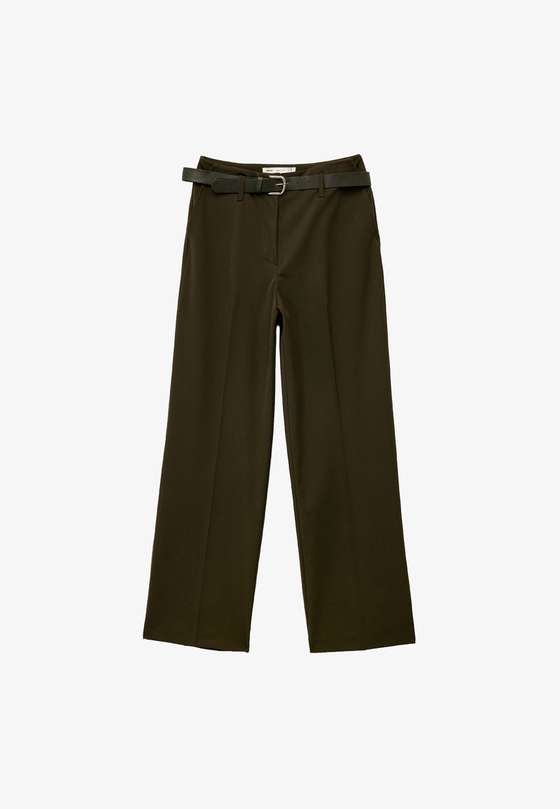 Vaatteet, joissa on leveät lahkeet tummanoliivinvihreästä kankaasta, vyö hopeisella soljella, sileä pinta ja muotoillut etupleijat.