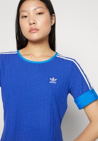 adidas Originals ADICOLOR 70S TEE  - T-Shirt print - semi lucid blue