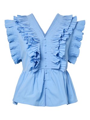Blouse légère bleu clair à manches courtes avec col en V, boutons sur le devant, larges volants plissés aux épaules et sur la poitrine, et taille peplum froncée.