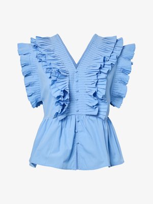 Svetlo modra kratka bluzica s kratkimi rokavi in V-izrezom, sprednjimi gumbi, širokimi nabranimi volančki na ramenih in prsih ter nabranim pasom.