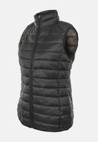 Chaleco acolchado sin mangas negro con un alto cuello, cierre de cremallera en la parte delantera, diseño acolchado horizontal y una textura suave. Cuenta con bolsillos laterales.