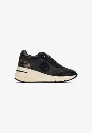 Carmela, ZAPATILLA DE MUJER CON CUÑA - Zapatillas - black