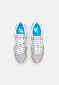 New Balance CT300 UNISEX - Sapatilhas - grey/white