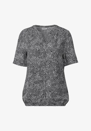 Blusa de manga corta en blanco y negro con un patrón abstracto ondulado, escote en V y dobladillo ligeramente fruncido. Fabricada con tela ligera.