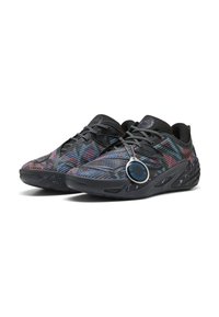 Scarpe da ginnastica nere con una tomaia intrecciata multicolore che presenta motivi viola, blu e rossi. Suola in gomma resistente con grip testurizzato.