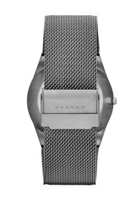 Silbernes Mesh-Armbanduhren mit rundem Gehäuse und minimalistischer Gestaltung. Verfügt über eine sicheres Verschluss und ein graviertes Markenlogo am Armband.