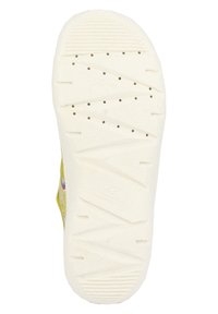 Gummisohle in Off-White, mit strukturiertem Oberfläche, die Diamant- und Wellenmuster, erhabene Rillen und perforierte Drainagelöcher aufweist.
