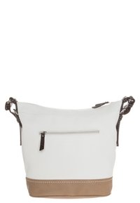 Borsa in pelle bianca con pannello inferiore marrone, tasca con zip sul retro e una tracolla regolabile marrone. Texture liscia e design minimalista.