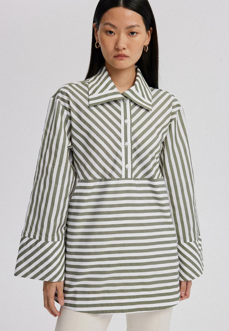 Touché Privé - ASYMMETRIC STRIPED WITH DETAIL - Tunikaer - khaki, Forstør