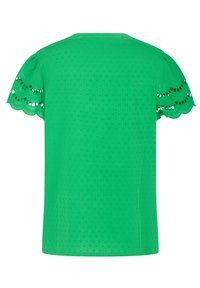 Haut vert à manches courtes avec un motif texturé, comprenant des accents en dentelle festonnée sur les manches et un col rond. Vue de dos affichée.