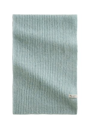 Cache-cou en tricot bleu clair. Présente une texture côtelée et une étiquette cousue dans le coin inférieur droit. Tissu doux pour la chaleur.