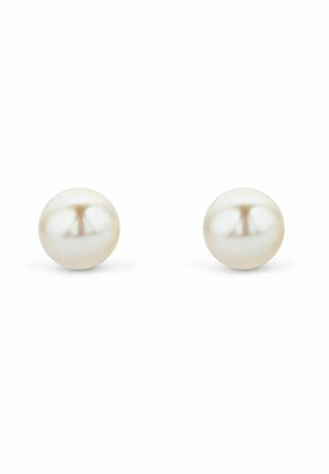 Coppia di orecchini a perno con perle bianche rotonde con superfici lisce e lucenti su sfondo bianco semplice.