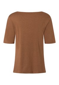 Bruine T-shirt van zacht, lichtgewicht materiaal met korte mouwen en een brede halslijn. Gladde textuur met een relaxte pasvorm.