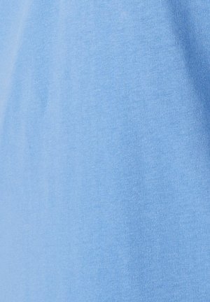 Tissu en coton bleu clair avec une texture lisse, présentant un design uni et une couleur uniforme à travers l'ensemble.
