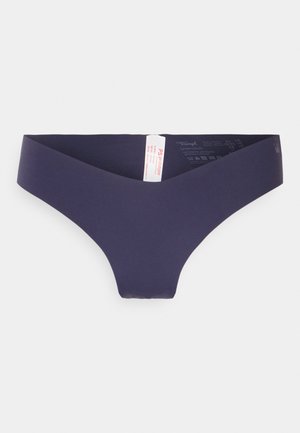 Navy blauwe string gemaakt van gladde stof. Kenmerkt een V-vormige tailleband en een minimalistisch ontwerp met een label aan de achterkant.
