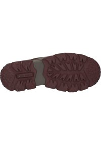 Gummilaufsohle in dunklem Bordeaux mit aggressiven Profilmustern. Verfügt über eine strukturierte Oberfläche und einen glatten zentralen Bereich für Traktion und Haltbarkeit.