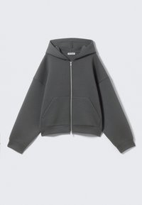 Sweat à capuche zippé gris en tissu doux, avec une coupe décontractée, des poches avant, et des poignets et ourlet côtelés.