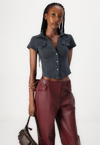 BDG Urban Outfitters POLLY SHIRT - Blusa com botões - black