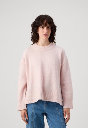 Pull léger rose surdimensionné, fabriqué en mélange de laine douce, doté d'un ourlet et de poignets côtelés, avec une coupe décontractée et un design minimaliste.