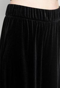Monki Calças - black
