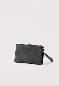 Musta tekonahkainen lompakko, jossa on kullanvärinen vetoketju, ranneke ja kohokuvioitu kuvio koko pinnalla. Kompakti suorakulmainen muoto.