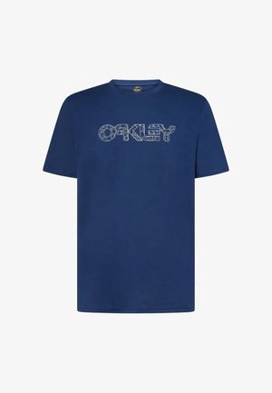 T-shirt blu navy a maniche corte con logo "OAKLEY" con motivo geometrico al centro del petto.