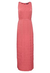 Bezramenné maxi šaty z měkké, strukturované korálové látky, s plisovaným designem a přiléhavým pasem. Kulatý výstřih se zipem na zádech.