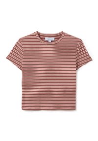 Korte mouwen, cropped t-shirt met horizontale rode en beige strepen en een ronde halslijn, plat gelegd op een witte achtergrond.