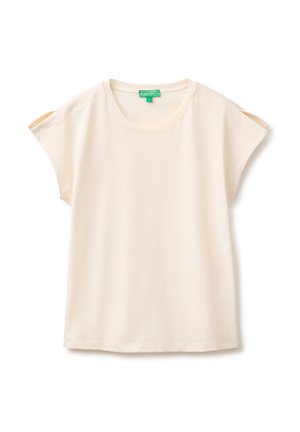 Beżowa koszulka z krótkim rękawem, okrągłym dekoltem i zieloną metką wewnątrz kołnierza od United Colors of Benetton.