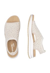 Helle beige Slippers mit perforiertem Obermaterial, weicher Innensohle und weißer Gummisohle. Mit einer Schlaufe hinten für einfaches An- und Ausziehen.