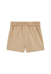 Beige shorts med en bred, elastisk midja, med mjukt, slätt tyg och en avslappnad passform. Inga synliga fickor eller mönster.