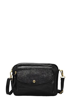 Sac en cuir noir avec une poche avant texturée, quincaillerie dorée, bandoulière réglable et deux compartiments zippés.