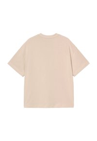 T-shirt a maniche corte, collo giro, di colore beige chiaro, realizzata in cotone morbido. Presenta una vestibilità rilassata e un design minimalista senza logo visibili.