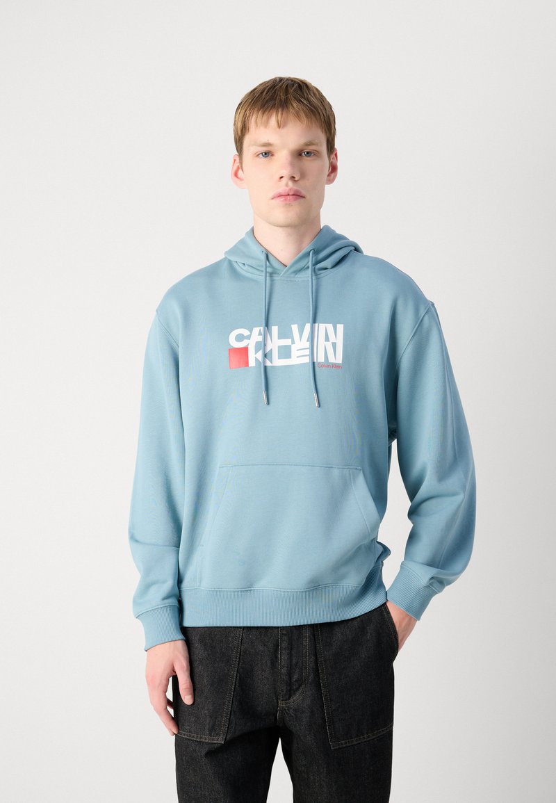 Calvin Klein Jeans REDBOX GRAPHIC - Mikina s kapucí - smoke blue