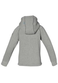 Grå hætte sweatshirt med en struktureret overflade, der har en kontrasterende søm og et lille blåt accent nær hætten.