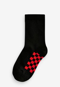 Calzino nero a maglia con motivo a quadretti rossi sul lato, tessuto liscio e bordo a coste per una vestibilità sicura.
