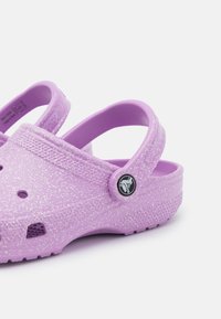Crocs CLASSIC GLITTER - Tamancos - orchid