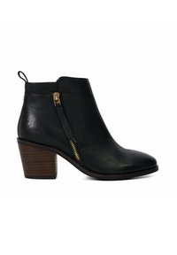 Bottine en cuir noir avec un bout pointu, des zips sur les côtés et un talon en bois marron. Présente une finition texturée.