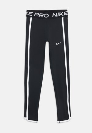 Sorte Nike Pro leggings med hvide sidelister, en hvid Nike swoosh på højre ben og Nike Pro-logo på taljebåndet.